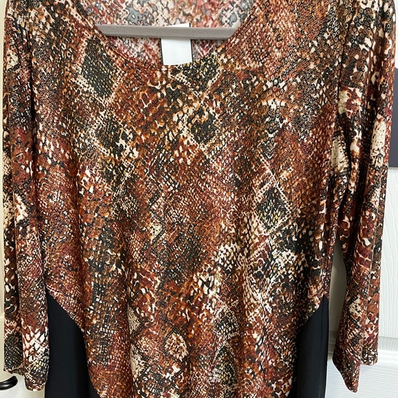 Top with Gorgeous Animal Print and Black Accent XL - Picture 3 of 3